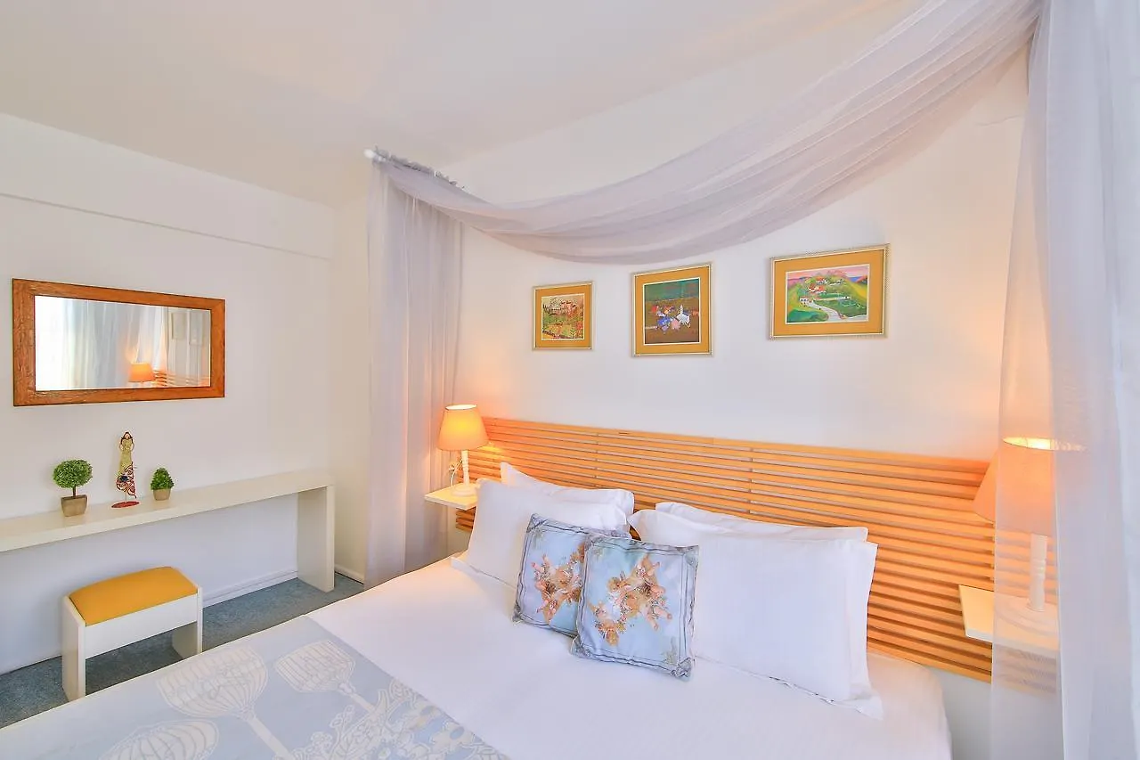 Palas Ilıca Çeşme Türkiye