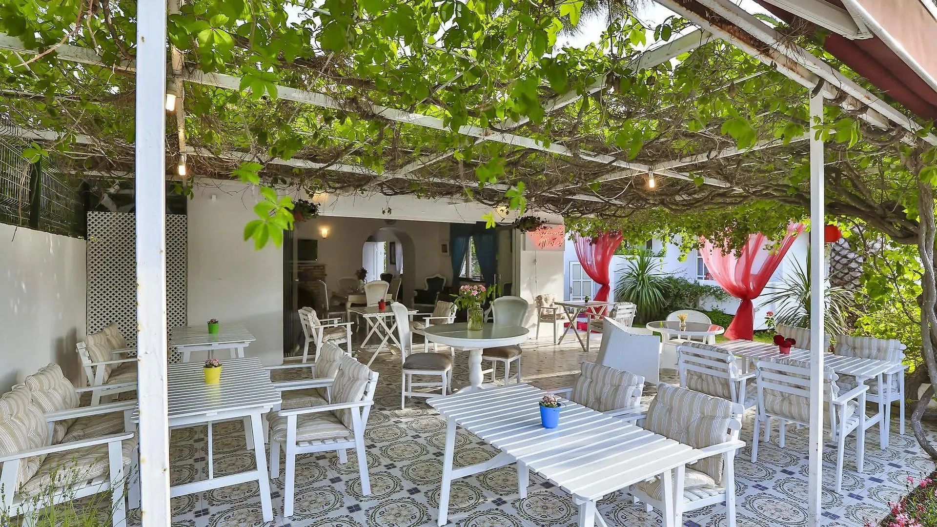 Otel Palas Ilıca Çeşme